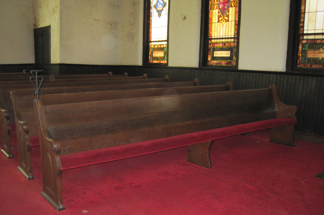 pews